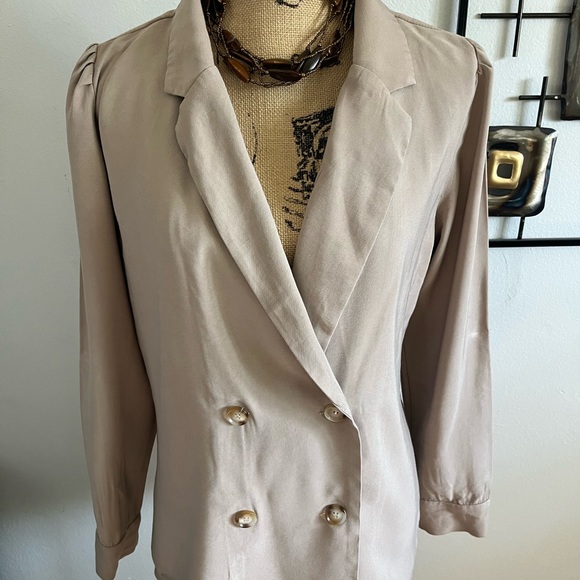 Davi & Dani Tan Double Breasted Blazer in Size Small a business essential - Picture 2 of 6